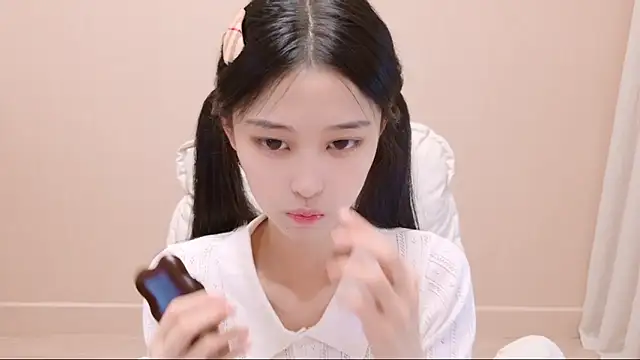 Snapshot of iiiiiiiiiu chatting on 05-11-26, 01:28 iiiiiiiiiu online show from 05-11-26, 01:28