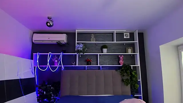 StephieRousee online show from 02-25-26, 06:23