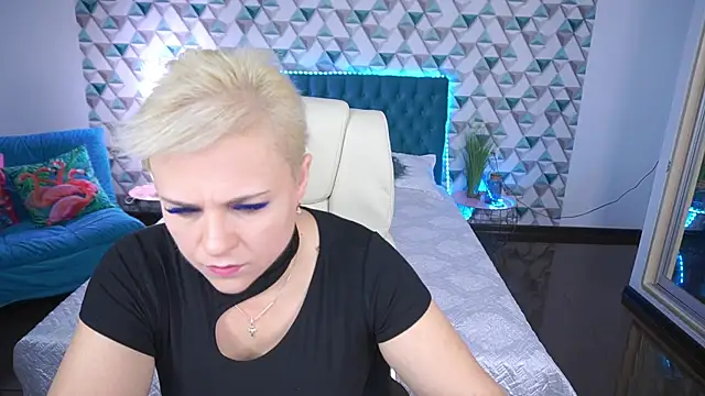Snapshot of CrystalVibe chatting on 05-27-26, 06:10 CrystalVibe online show from 05-27-26, 06:10
