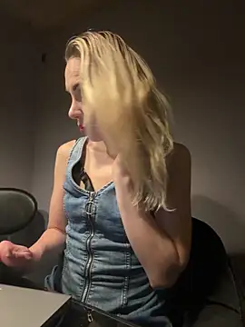 ElenaWhitmore online show from 06-15-26, 10:56