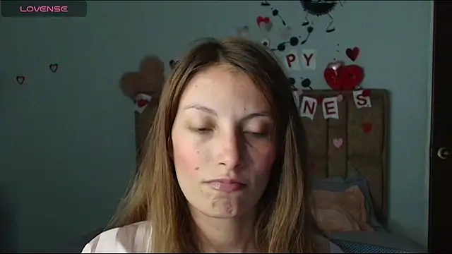 Snapshot of Sweet_moon_v_ chatting on 02-12-26, 11:22 Sweet moon v online show from 02-12-26, 11:22