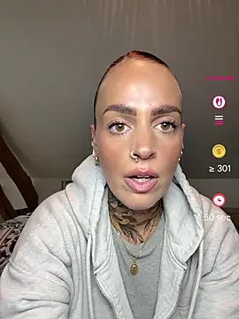 Snapshot of venustattoue chatting on 05-19-26, 02:56 venustattoue online show from 05-19-26, 02:56