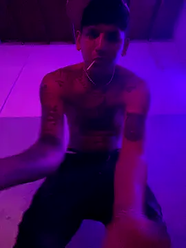 Snapshot of Sam_33_sexy_27 chatting on 01-07-26, 12:07 Sam 33 sexy 27 online show from 01-07-26, 12:07