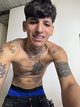 Snapshot of Sam_33_sexy_27 chatting on 02-10-26, 08:51 Sam 33 sexy 27 online show from 02-10-26, 08:51