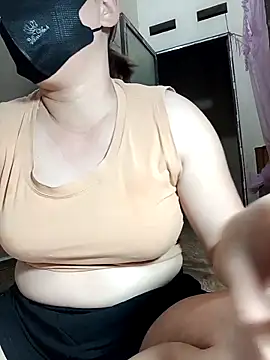 Snapshot of Lyna_sexy24 chatting on 04-11-26, 10:25 Lyna sexy24 online show from 04-11-26, 10:25