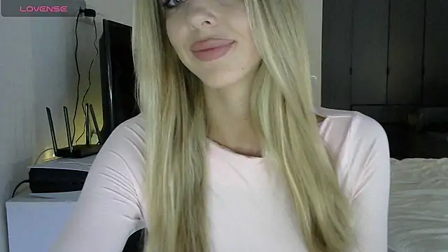 Snapshot of LizaSweetyq chatting on 04-24-26, 11:01 LizaSweetyq online show from 04-24-26, 11:01