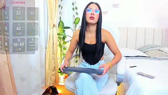 Snapshot of Isa7_ chatting on 01-13-26, 02:00 Isa7 online show from 01-13-26, 02:00