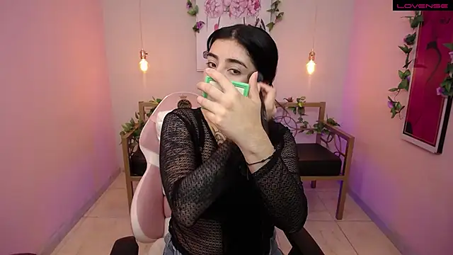 Snapshot of Adri_gomez_x chatting on 07-07-26, 11:47 Adri gomez x online show from 07-07-26, 11:47
