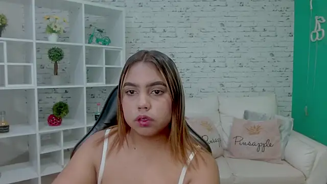 Snapshot of esmeralda_cuisman chatting on 01-15-26, 11:37 esmeralda cuisman online show from 01-15-26, 11:37