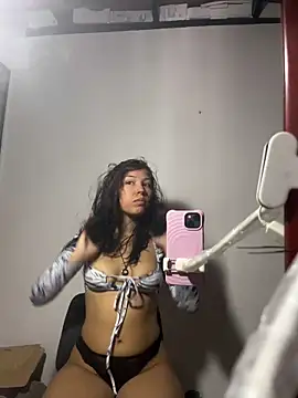 Snapshot of Kitty20205 chatting on 02-15-26, 07:32 Kitty20205 online show from 02-15-26, 07:32