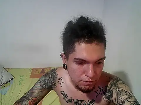 Snapshot of steffandjoshh420 chatting on 03-18-26, 03:31 steffandjoshh420 online show from 03-18-26, 03:31