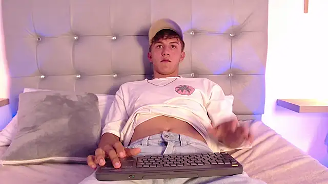 Snapshot of johnny_blake_ chatting on 01-07-26, 07:16 johnny blake online show from 01-07-26, 07:16