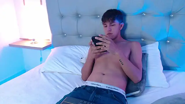 Snapshot of johnny_blake_ chatting on 01-13-26, 06:46 johnny blake online show from 01-13-26, 06:46