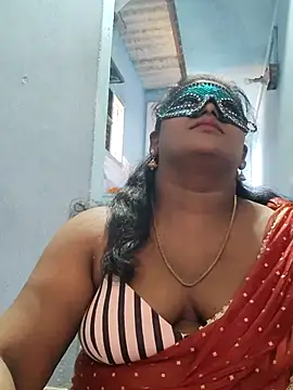 Snapshot of divyasree1431 chatting on 06-14-26, 06:15 divyasree1431 online show from 06-14-26, 06:15
