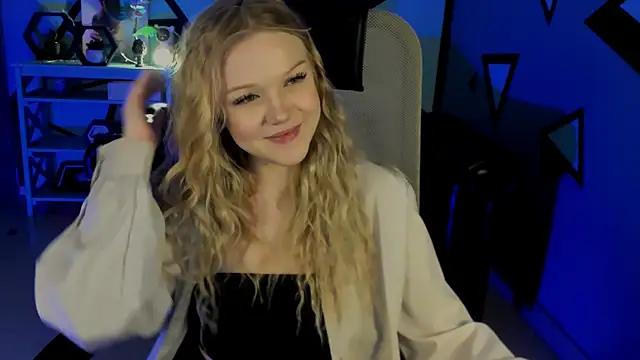 ChloeWhite online show from 04-07-26, 11:21