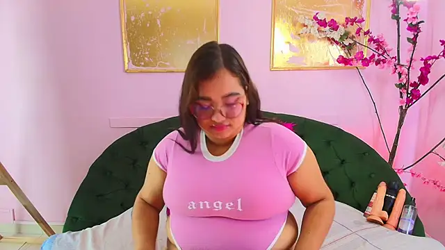 Snapshot of minniesofi chatting on 01-10-26, 11:34 minniesofi online show from 01-10-26, 11:34