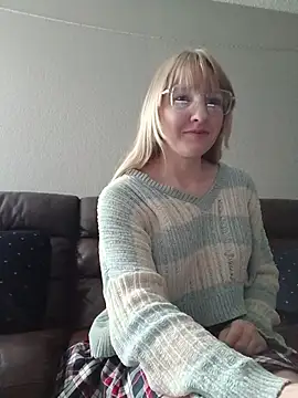 Snapshot of BunnySnowFlake chatting on 04-11-26, 11:09 BunnySnowFlake online show from 04-11-26, 11:09