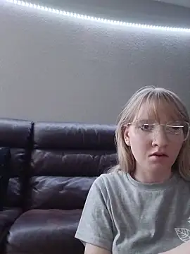 Snapshot of BunnySnowFlake chatting on 04-16-26, 12:22 BunnySnowFlake online show from 04-16-26, 12:22