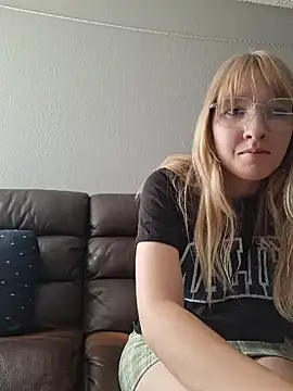 Snapshot of BunnySnowFlake chatting on 04-22-26, 07:15 BunnySnowFlake online show from 04-22-26, 07:15