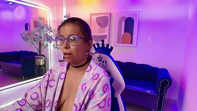 Amber  rouge online show from 02-08-26, 04:32