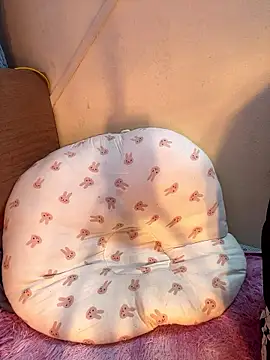 Snapshot of -Suka-a chatting on 01-11-26, 04:45 -Suka-a online show from 01-11-26, 04:45