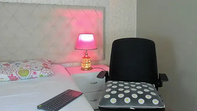 Snapshot of TinyRosee chatting on 02-05-26, 08:02 TinyRosee online show from 02-05-26, 08:02