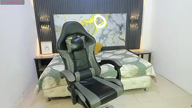 Snapshot of Dark_Desiree18 chatting on 02-21-26, 01:45 Dark Desiree18 online show from 02-21-26, 01:45