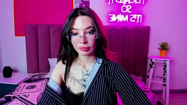 Snapshot of IvyDainty chatting on 06-27-26, 01:21 IvyDainty online show from 06-27-26, 01:21