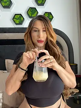 Snapshot of LucyBridgette chatting on 07-10-26, 01:14 LucyBridgette online show from 07-10-26, 01:14