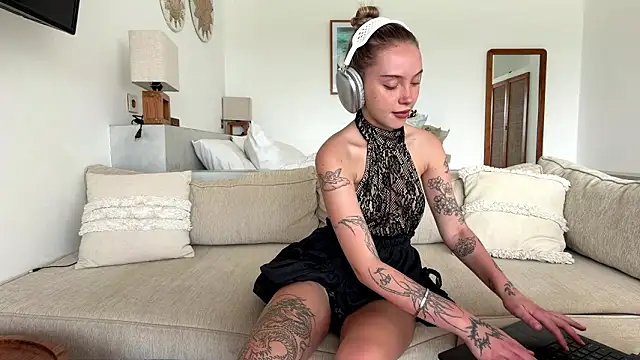 MartinaDeoliveira online show from 02-21-26, 05:08