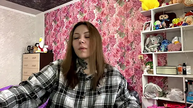 Snapshot of TraciBallena chatting on 02-19-26, 07:04 TraciBallena online show from 02-19-26, 07:04