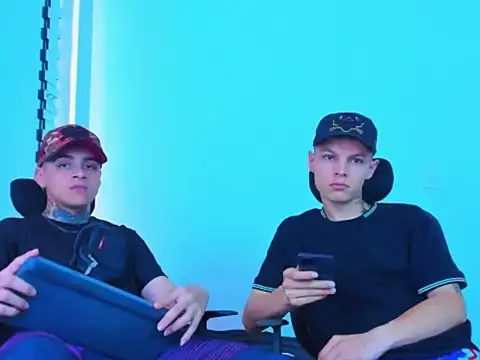 Snapshot of Thomas-Wil chatting on 01-18-26, 08:23 Thomas-Wil online show from 01-18-26, 08:23