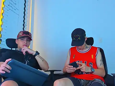 Snapshot of Thomas-Wil chatting on 02-03-26, 02:53 Thomas-Wil online show from 02-03-26, 02:53