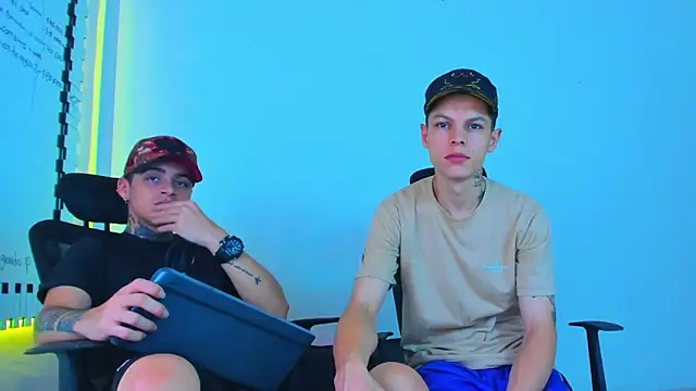 Snapshot of Thomas-Wil chatting on 02-08-26, 03:43 Thomas-Wil online show from 02-08-26, 03:43