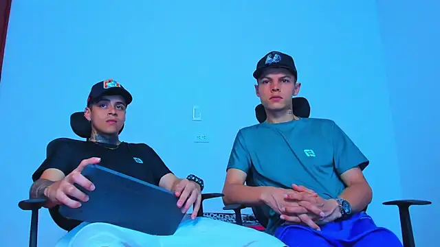 Snapshot of Thomas-Wil chatting on 03-20-26, 08:14 Thomas-Wil online show from 03-20-26, 08:14