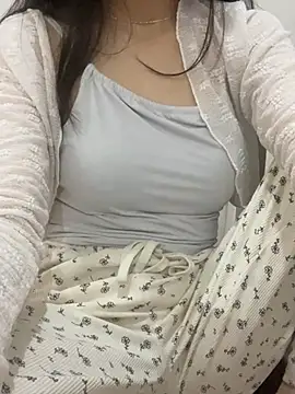 Linhtruong   online show from 01-10-26, 06:31