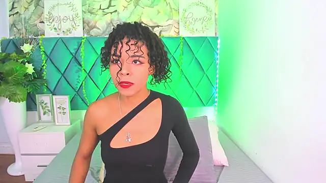 Snapshot of AlexiiaBrown chatting on 04-22-26, 01:12 AlexiiaBrown online show from 04-22-26, 01:12