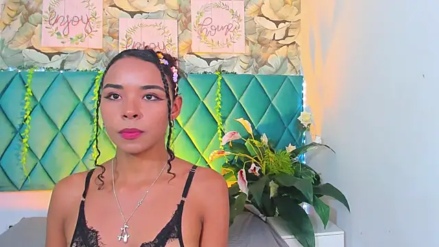 Snapshot of AlexiiaBrown chatting on 05-19-26, 02:56 AlexiiaBrown online show from 05-19-26, 02:56