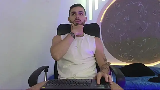 Snapshot of Apolo_lux1 chatting on 03-18-26, 09:18 Apolo lux1 online show from 03-18-26, 09:18