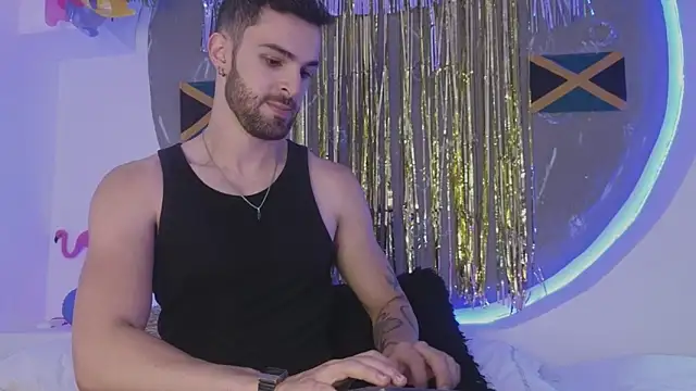 Snapshot of Apolo_lux1 chatting on 04-15-26, 08:20 Apolo lux1 online show from 04-15-26, 08:20