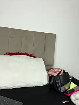 LeslyCooper1 online show from 02-11-26, 07:19