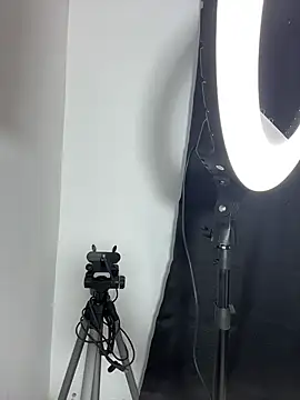 LeslyCooper1 online show from 02-14-26, 07:32