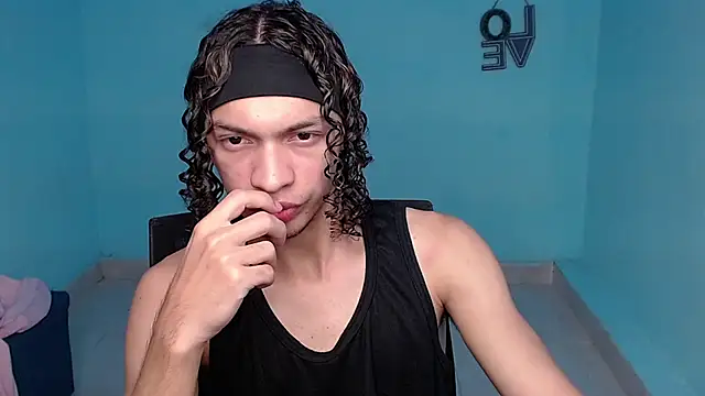 Snapshot of Axel_fox77 chatting on 08-06-26, 11:17 Axel fox77 online show from 08-06-26, 11:17
