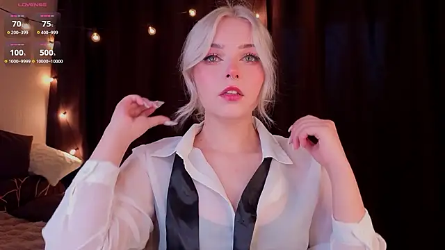 Snapshot of ShyniAlice chatting on 02-03-26, 03:59 ShyniAlice online show from 02-03-26, 03:59