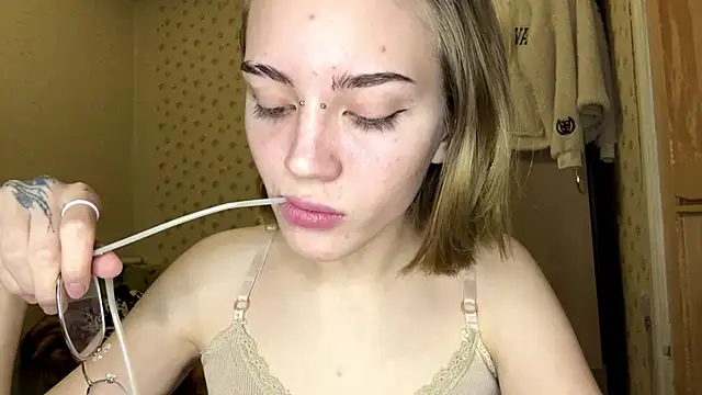 Snapshot of KerieDitti chatting on 01-11-26, 02:11 KerieDitti online show from 01-11-26, 02:11