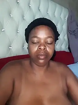 Snapshot of bigboobylicious chatting on 02-06-26, 10:29 bigboobylicious online show from 02-06-26, 10:29