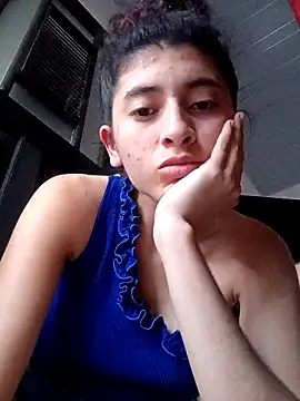 Snapshot of honeyhotgirl19 chatting on 01-17-26, 08:34 honeyhotgirl19 online show from 01-17-26, 08:34