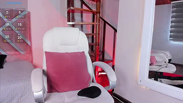 Lara reynolds  online show from 03-23-26, 01:59