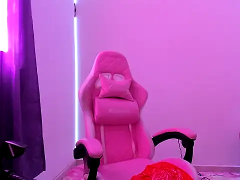 Snapshot of jenniferbodys chatting on 01-09-26, 05:15 jenniferbodys online show from 01-09-26, 05:15