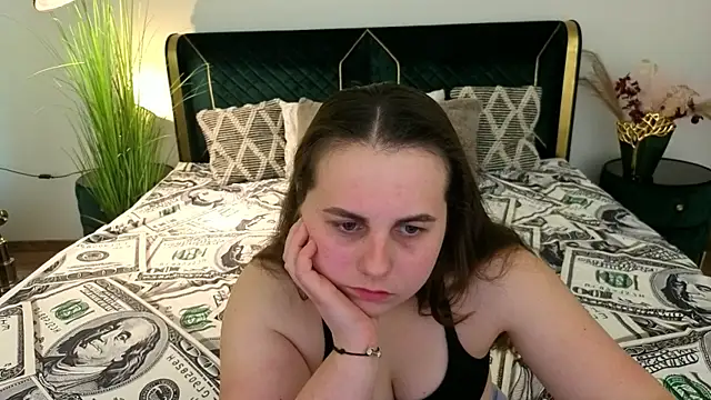Snapshot of MikaFoxy chatting on 04-27-26, 06:11 MikaFoxy online show from 04-27-26, 06:11